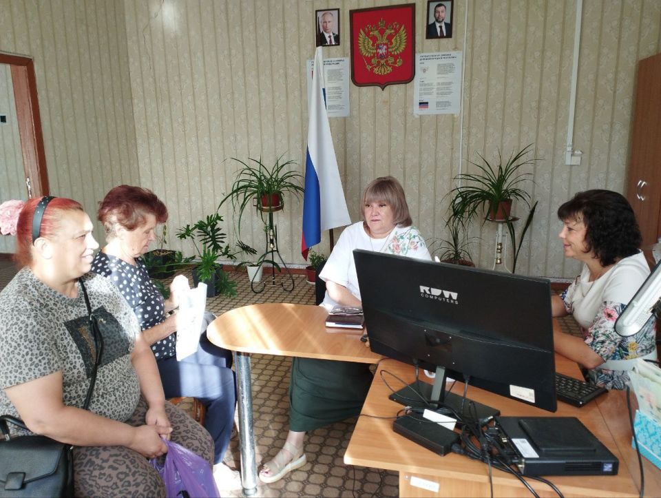 Заместитель главы администрации Амвросиевского муниципального округа Елена Крюкова провела встречу с населением пгт Кутейниково