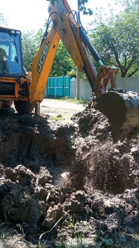 Сергей Ермаков: Специалистами Снежнянского филиала ПУВКХ были ликвидированы аварийные повреждения на водопроводных сетях, расположенных по улицам Поповича, Джалиля, Опанасенко, Акулова, Мурманская, Морозова и Чистяковскому