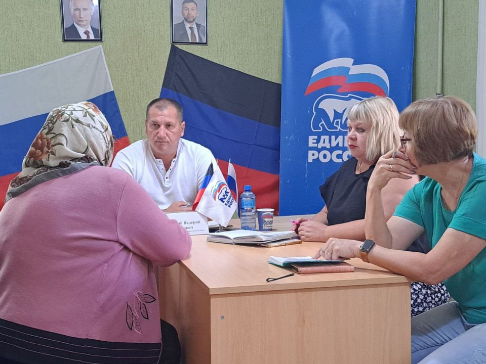 29 августа 2025 года, заместитель главы администрации городского округа Дебальцево Валерий Бессараб, провёл личный прием граждан в местной общественной приёмной Светлодарского местного отделения Партии "Единая Россия" в...