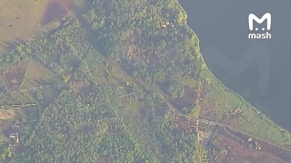 Больше 30 боевиков из украинского "Азова"* уничтожены при попытке эвакуации из очередного котла — в районе водохранилища Клебан-Бык в Донецкой области