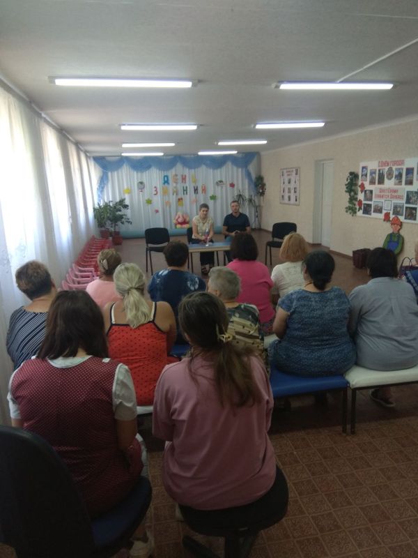 Иван Адамец: В Куйбышевском районе состоялась встреча заместителя руководителя районной управы Елены Строгановой и депутата Донецкого городского совета Сергея Остапенко с представителями учреждения дошкольного образования