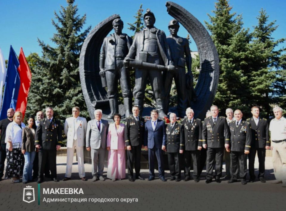 В Макеевке состоялось возложение цветов, посвященное Дню шахтёра