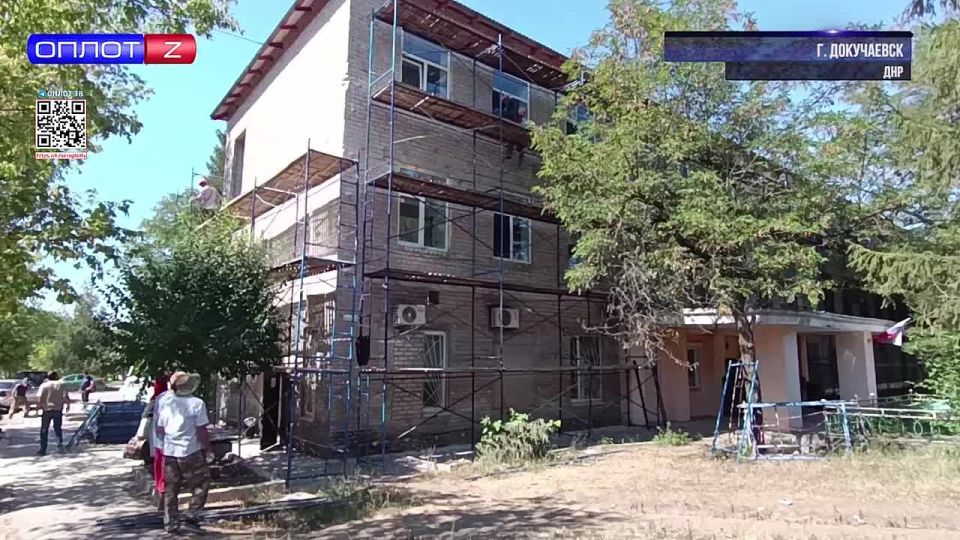 Трудовые мигранты участвуют в восстановлении социально значимых объектов в Докучаевске