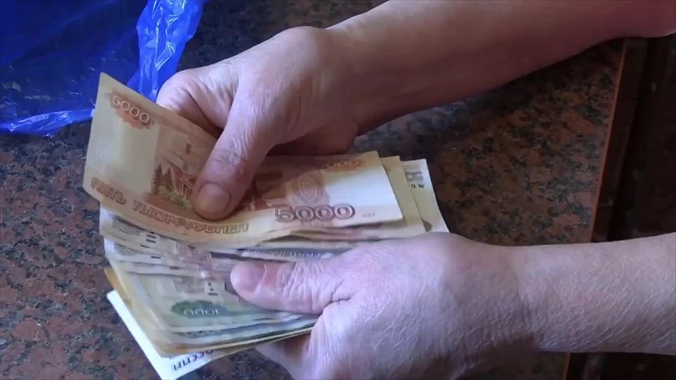 В ДНР задержаали курьера дистанционных мошенников, которая обвиняется в похищении около 3 000 000 рублей у пенсионеров Амвросиевки и Горловки