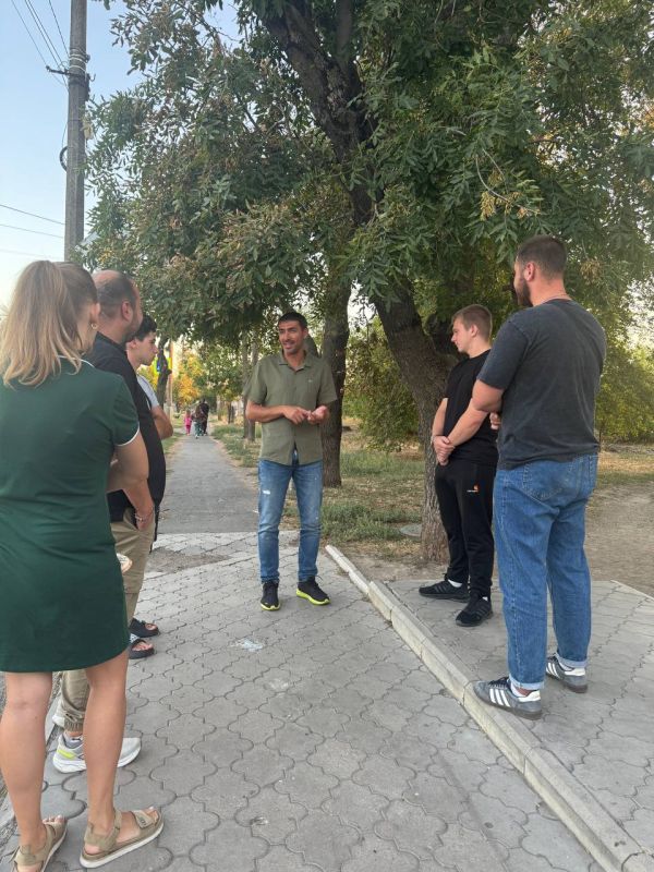 Встреча депутата Мангушского муниципального совета, члена фракции Всероссийской политической партии «ЕДИННАЯ РОССИЯ» в Мангушском муниципальном совете Попруженко Артема Викторовича