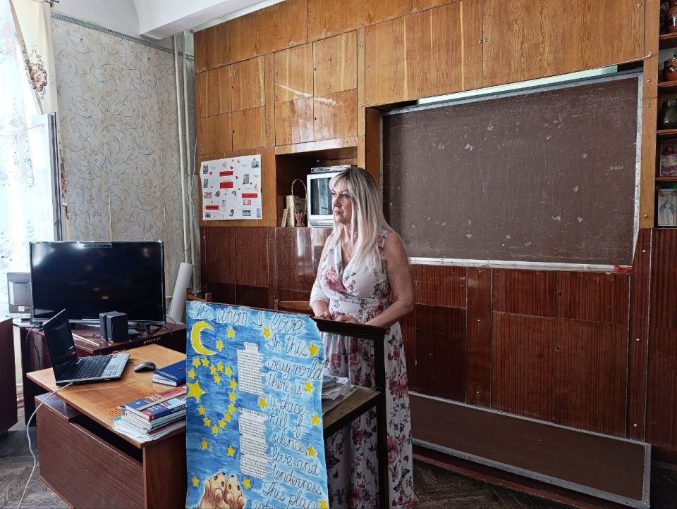 Управляющий делами главы администрации Амвросиевского муниципального округа Елена Фисенко провела встречу с трудовым коллективом Амвросиевского индустриального колледжа