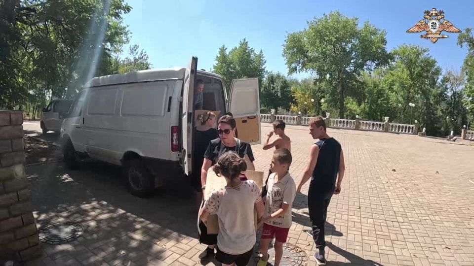 Гуманитарная группа "Москва-Донбасс" передала помощь в Амвросиевку