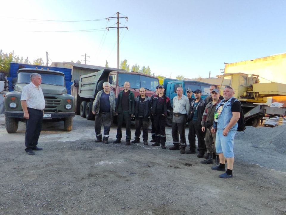 29 августа, депутат Макеевского городского совета Юрий Яретенко провел встречу с трудовым коллективом ООО "Юрстроймонтаж"