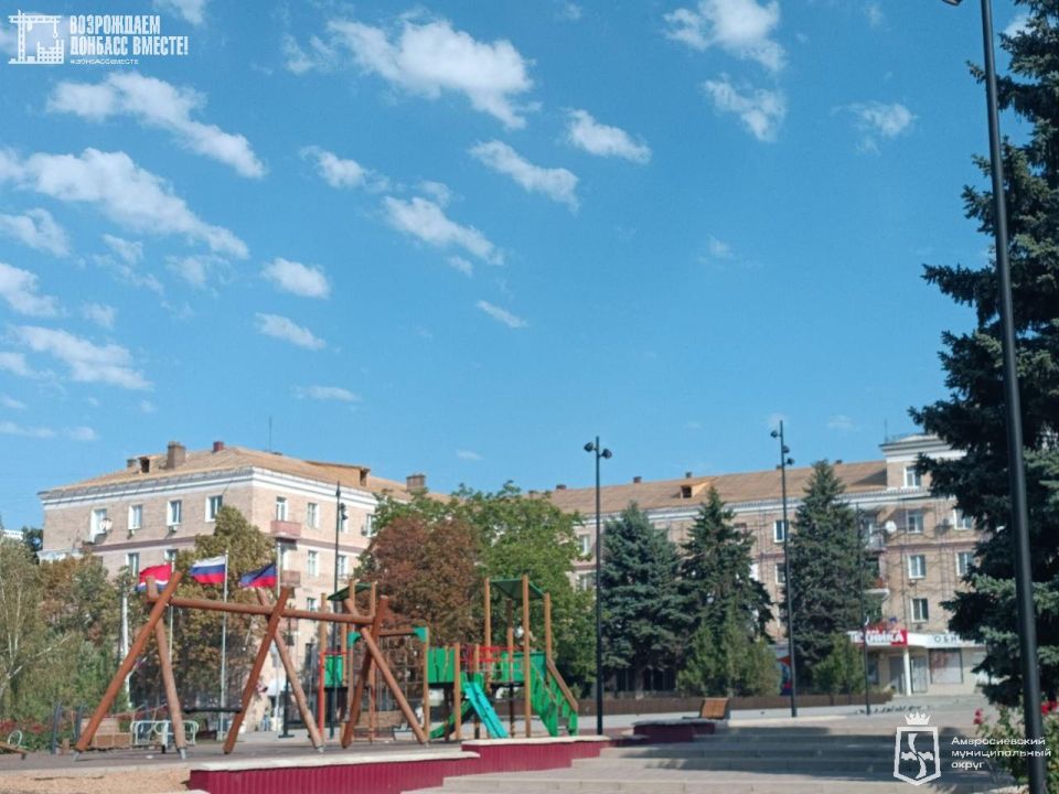 Продолжается ремонт кровель многоквартирных жилых домов в городе Амвросиевка