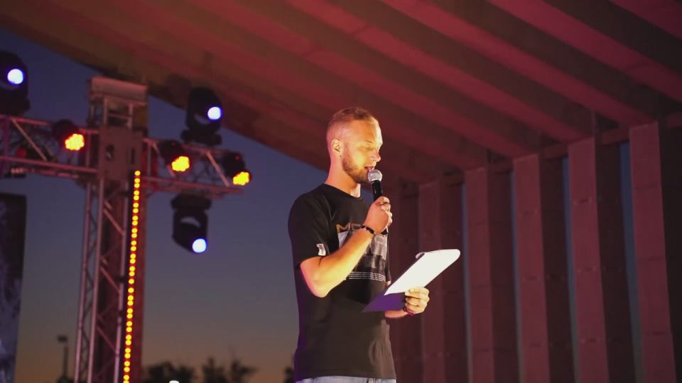 Кирилл Макаров: 4000 огней на Форуме Молодёжи Донбасса — это заявление всей молодёжи воссоединенных регионов: мы помним тех, кто в самое трудное время не предал землю Донбасса