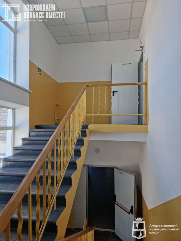 Игорь Лызов: В Амвросиевской школе № 6 отремонтированы лестницы