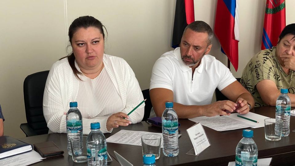 Юрий Афендиков и Марина Каплянок (фракция «Единая Россия») приняли участие в работе волновахского штаба по здравоохранению