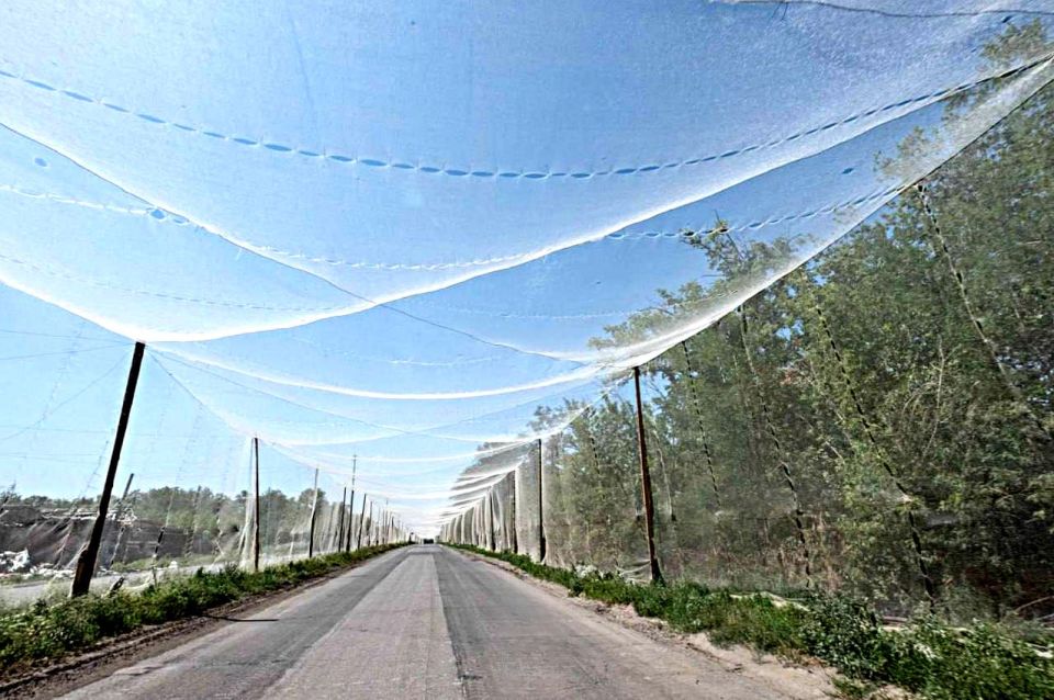 Юрий Котенок: А так ВСУ пытаются защищать линии снабжения от беспилотников на тех участках, где фронт еще не подошел к трассе