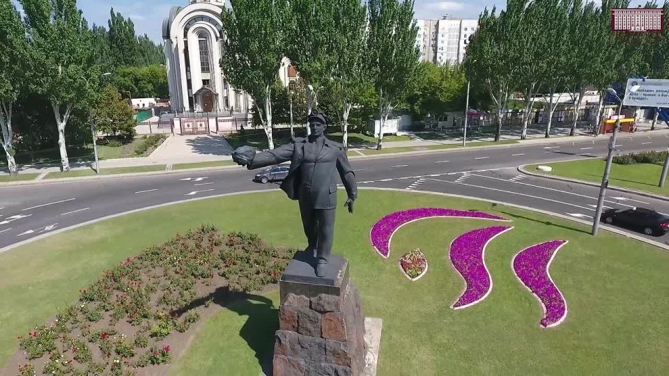 Константин Кузьмин: Дорогие земляки! Сердечно поздравляю всех с Днем шахтера и Днем города Донецка!