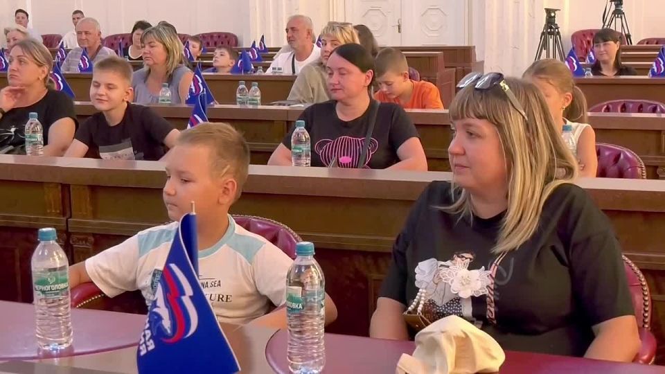 Александр Волошин: Канун 1 сентября - самое время подвести итоги акции «Собери ребенка в школу», организованной в преддверии нового учебного года партией «Единая Россия»