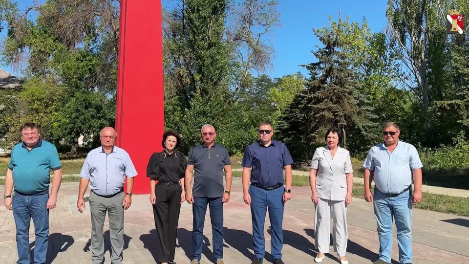 Игорь Мартынов: Возложение цветов. В День шахтёра в городском округе Енакиево состоялось торжественное возложение цветов к памятнику погибших шахтёров — тем, кто ценой своей жизни трудился в забоях ради будущего своих семей...