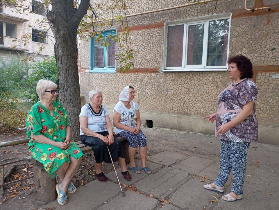 Руководитель общественной приемной местного отделения Всероссийской политической партии «Единая Россия» города Светлодарск, Татьяна Давыденко, провела встречу с жителями города