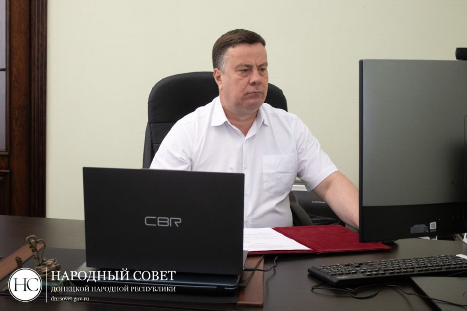 Константин Кузьмин принял участие в еженедельном оперативном совещании Главы ДНР Дениса Пушилина с Правительством