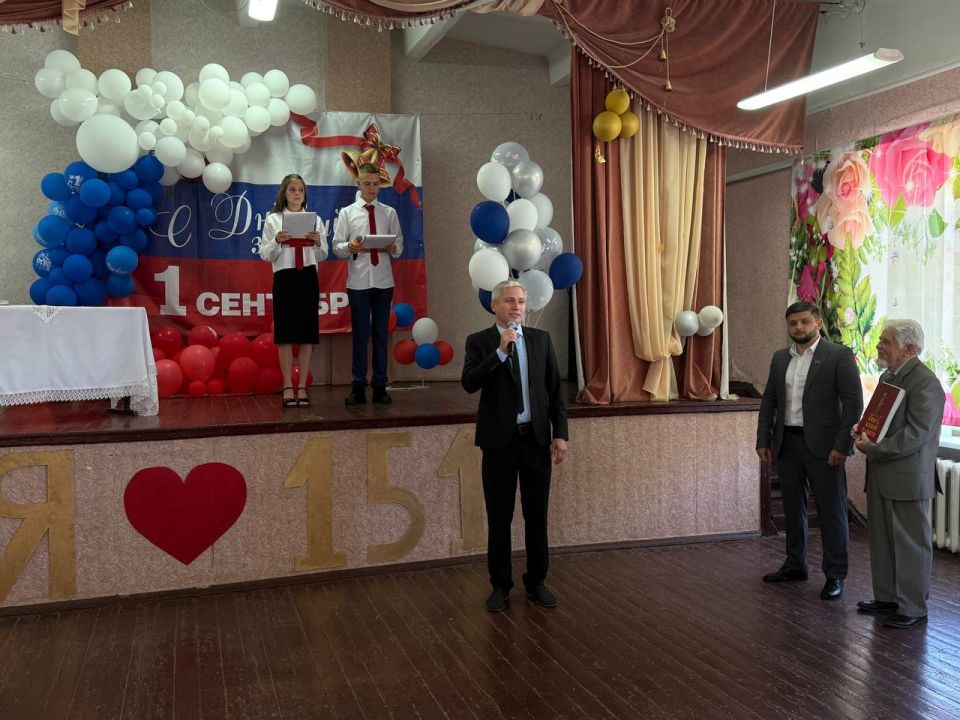 Сегодня, 01 сентября, посетил торжественные линейки, посвящённые Дню знаний в ГБОУ "Школа № 151 г.о. Донецк» и ГБОУ "Школа № 146 г.о. Донецк»