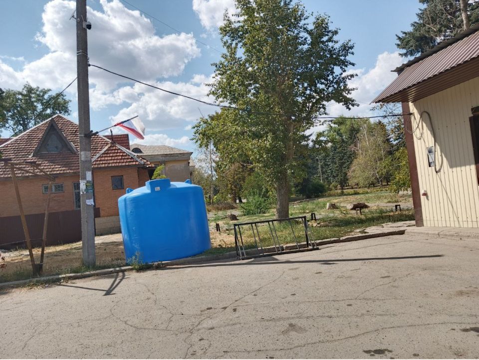 В Металлистовском территориальном отделе установили ёмкости для воды