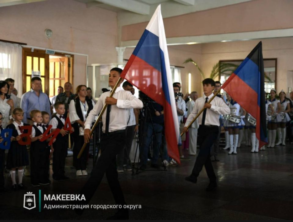 Торжественные линейки, посвящённые Дню знаний и Первому звонку, состоялись сегодня во всех учебных заведениях Макеевки