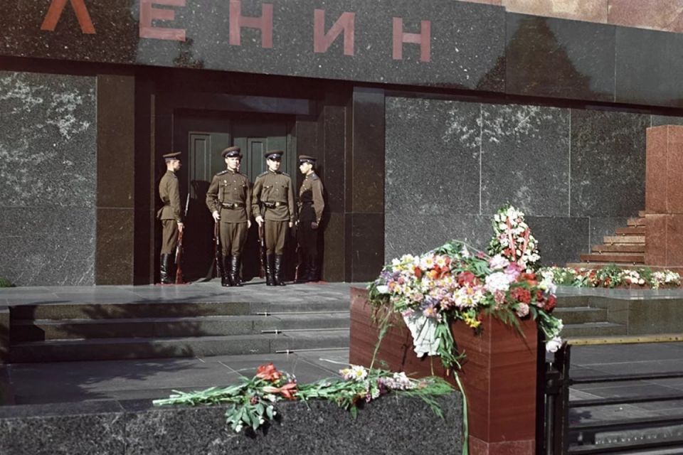 Ленин не пострадал. Как террорист-рецидивист пытался подорвать Мавзолей