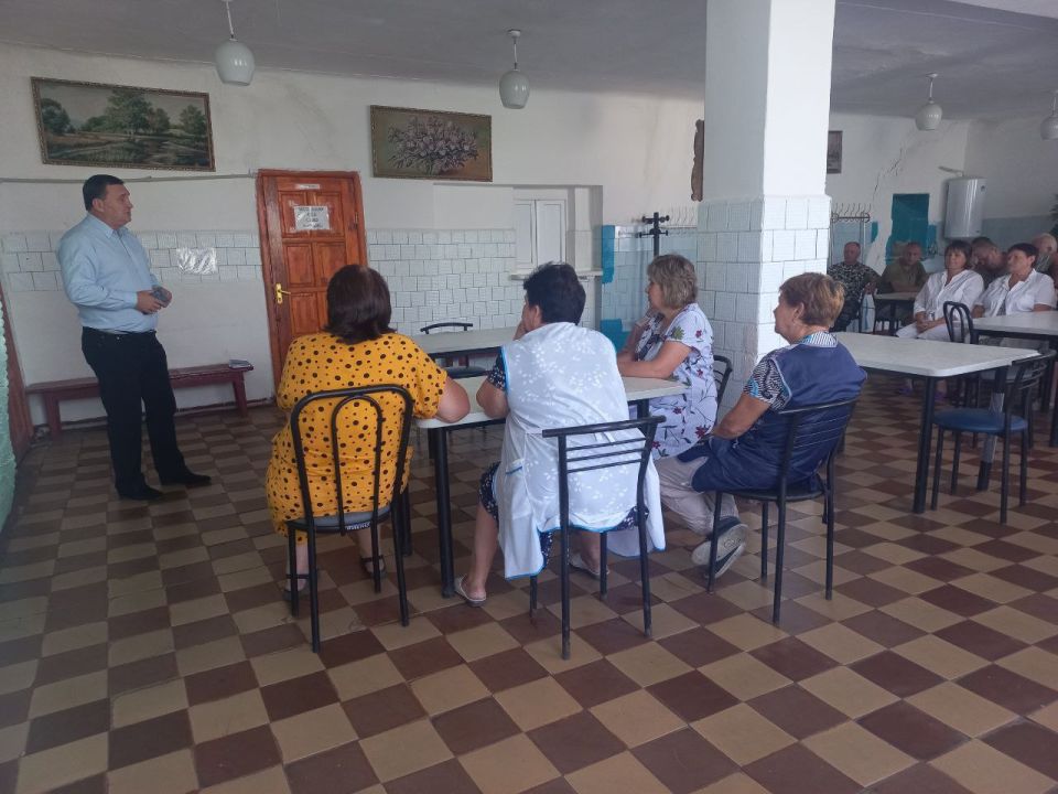 Игорь Лызов: Встретился с трудовым коллективом Центра социального обслуживания