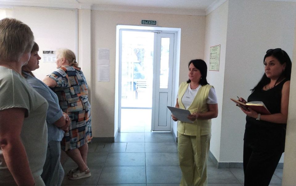 Заместитель главы администрации Волновахского муниципального округа и координатор Женского движения "Единой России" Елена Снисаренко провела встречу с трудовым коллективом Филиала № 23 "Республиканского центра по...