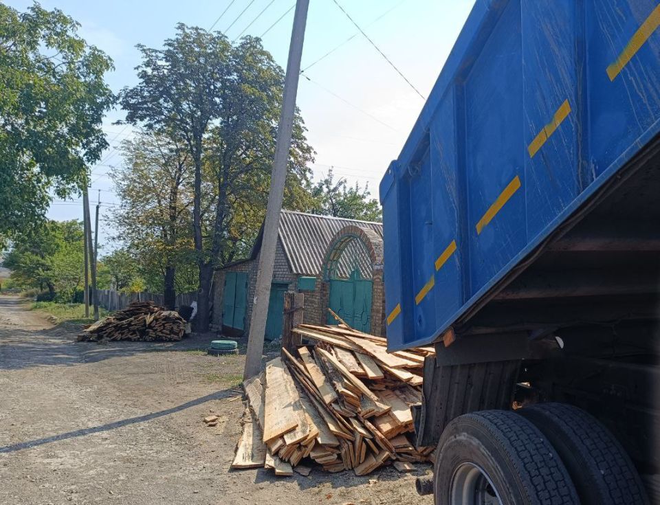 Жителям Ждановки оказана помощь после пожара