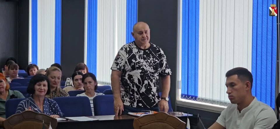 Игорь Мартынов: Сегодня провёл аппаратное совещание с участием руководителей подведомственных учреждений и представителей ключевых структурных подразделений администрации городского округа Енакиево