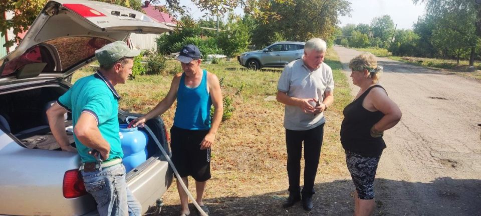 Сергей Литвинов: Проконтролировал подвоз воды в Малоорловку