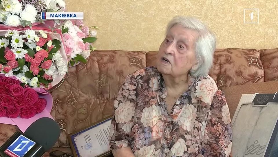 Уроженка Макеевки отметила вековой юбилей? Какой подарок стал самым желанным для долгожительницы?