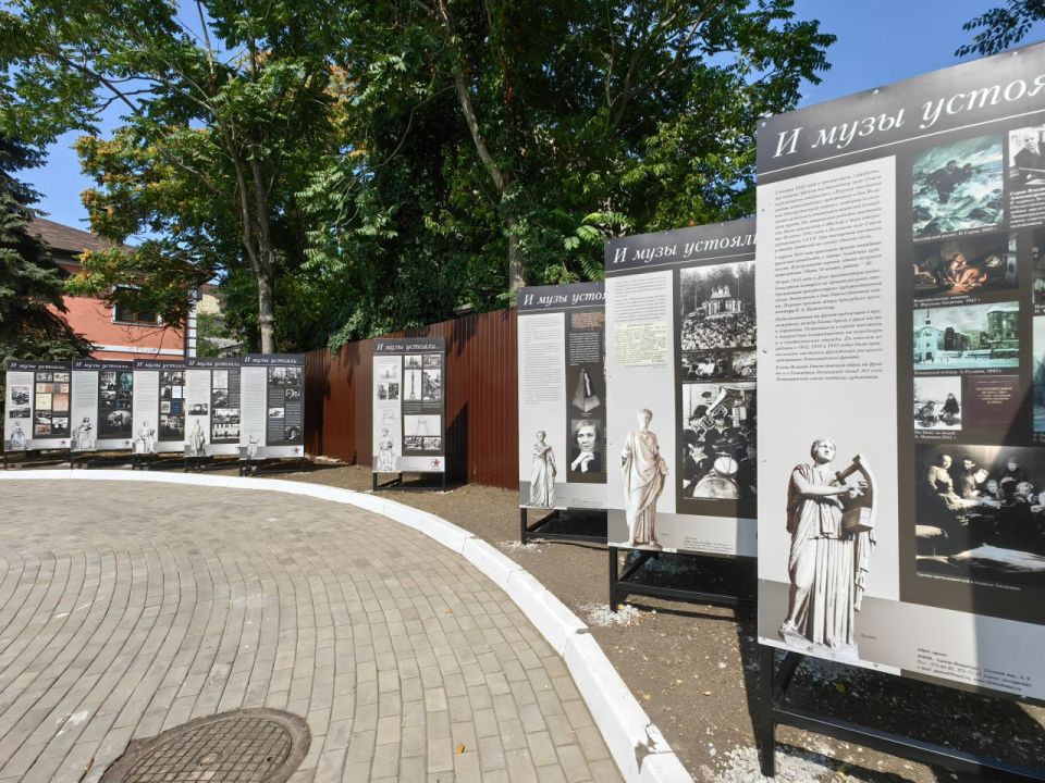 В рамках «Дней питербургской культуры в Мариуполе» филиал Санкт-Петербургского мемориального музея обороны и блокады Ленинграда «Музей А.А. Жданова» представил выставку «И музы устояли…»