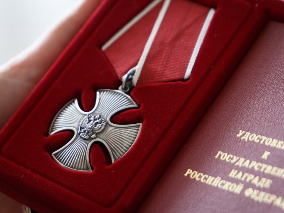 За мужество, посмертно: в Тюменской области награды погибших на СВО бойцов передали их родным