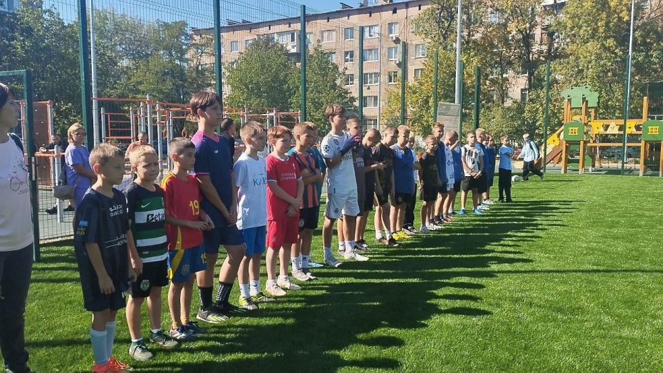 В Ждановке прошёл дружеский матч по мини-футболу в честь открытия новой спортивной площадки