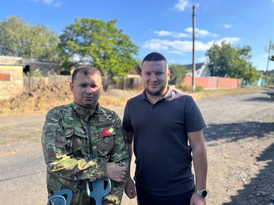 Единороссы поздравили с Днём освобождения Донбасса ветеранов СВО