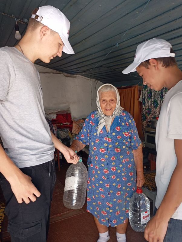 Константин Зинченко: В связи с водным кризисом Глава ДНР Денис Пушилин обратился ко всем неравнодушным жителям Республики с призывом объединиться для оказания помощи тем, кто остро нуждается в доступе к чистой питьевой воде