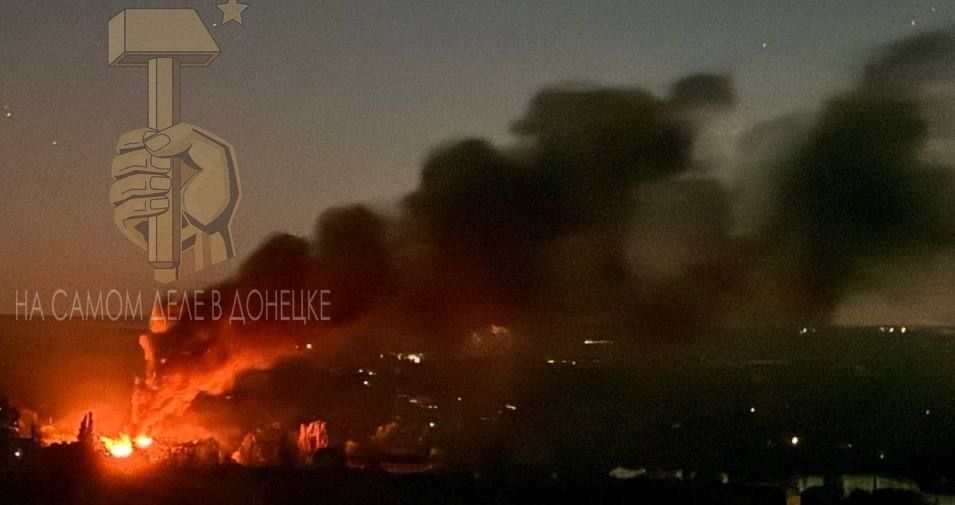 Этой ночью на оккупированной территории ДНР звучали взрывы в окрестностях Славянска(на кадрах),Новодонецкого и Александровки, работали БПЛА Герани по объектам ВСУ