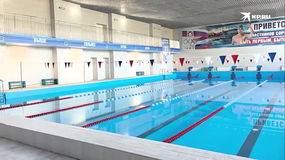 Стал центром спортивной жизни города: Кириенко и Пушилин побывали в новом спортивном комплексе в Докучаевске