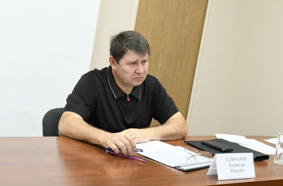 Владислав Ключаров: Сегодня ко мне на приём обратились по вопросам протечки кровли, газификации, накрытия канализационного колодца и восстановления дома