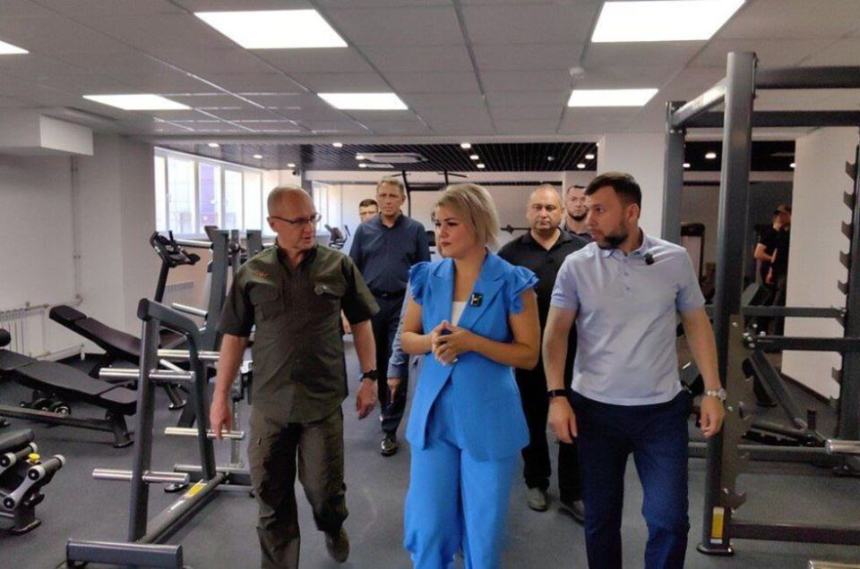 Красиво и качественно. Кириенко и Пушилин осмотрели спорткомплекс в Докучаевске