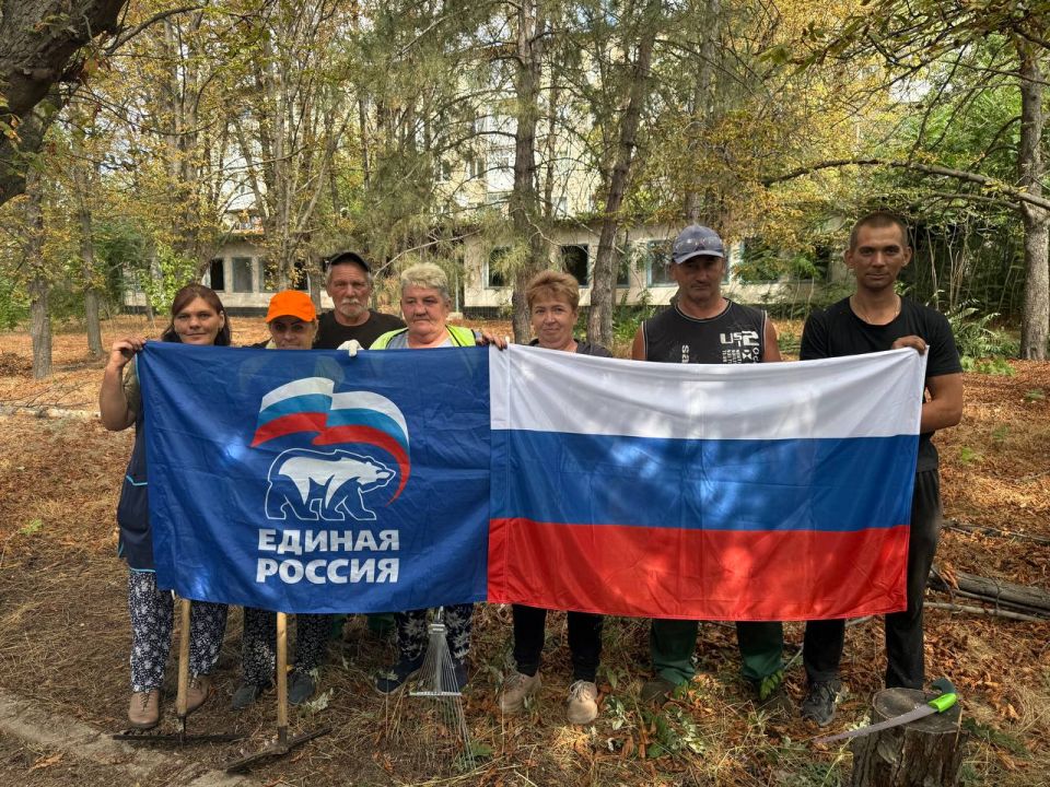 Продолжаем делать город чище и уютнее! Сегодня 04.09.2025 в рамках еженедельной экологической акции «Чистый четверг», партийного проекта «Городская среда» Всероссийской политической партии Единая Россия, сотрудники...