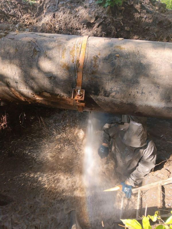 Бригада Ленобласти устранила несколько крупных порывов на магистральном водоводе в Юнокоммунаровске