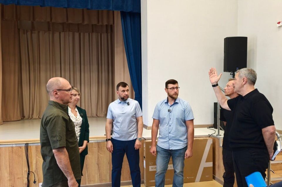 Кириенко и Пушилин посетили восстановленный Дом культуры в Еленовке