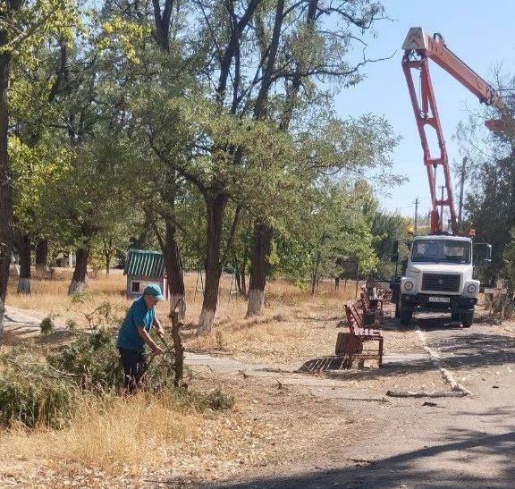 Игорь Лызов: В селе Белояровка при участии МБУ "Благоустройство" активно ведутся работы по ремонту и восстановлению наружного освещения