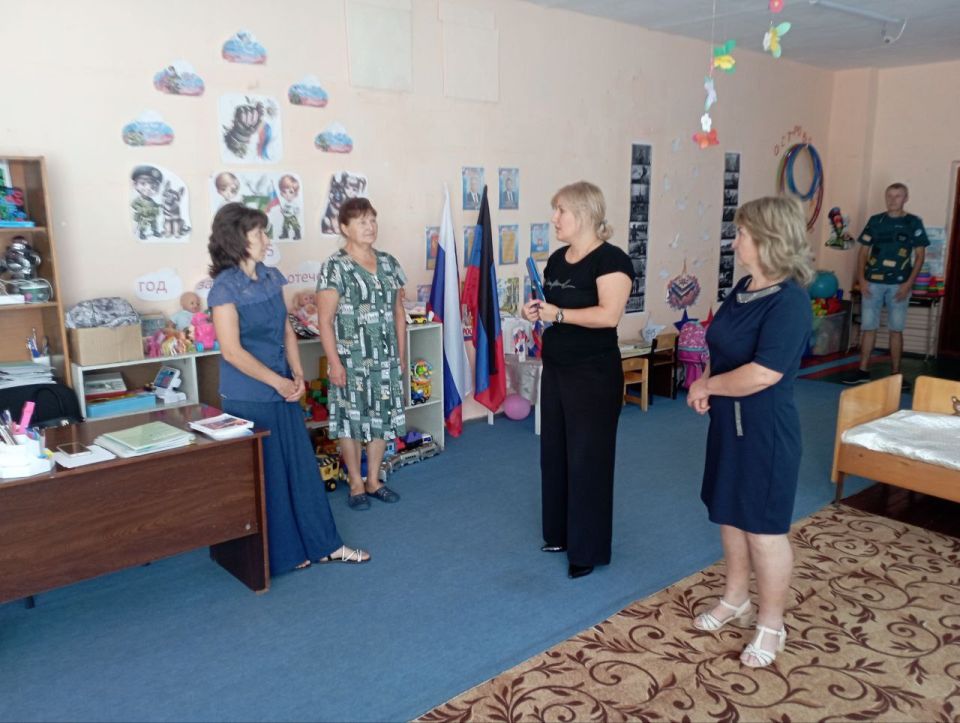 В с. Степано-Крынка состоялся выездной приём руководителя общественной приёмной Амвросиевского местного отделения Всероссийской политической партии «Единая Россия» Валентины Салаш