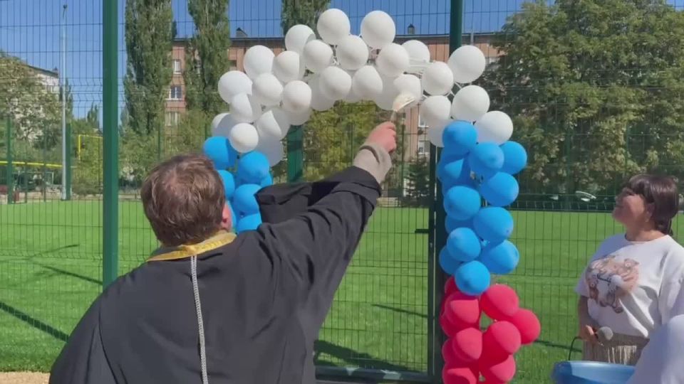 Магаданская область построила для жителей Ждановки современное футбольное поле