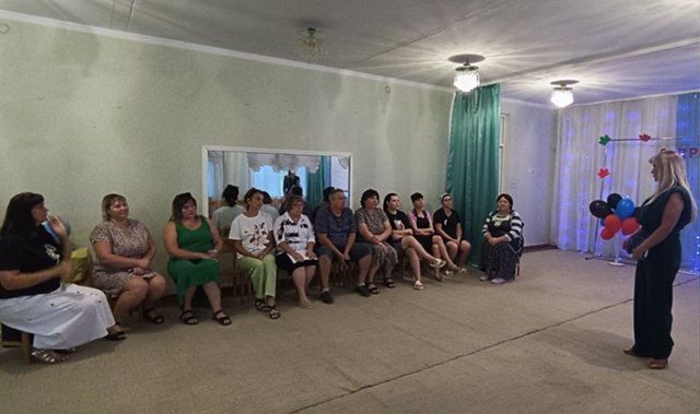 Управляющий делами главы администрации Амвросиевского округа Елена Фисенко встретилась с трудовым коллективом Детского сада № 9 г. Амвросиевка