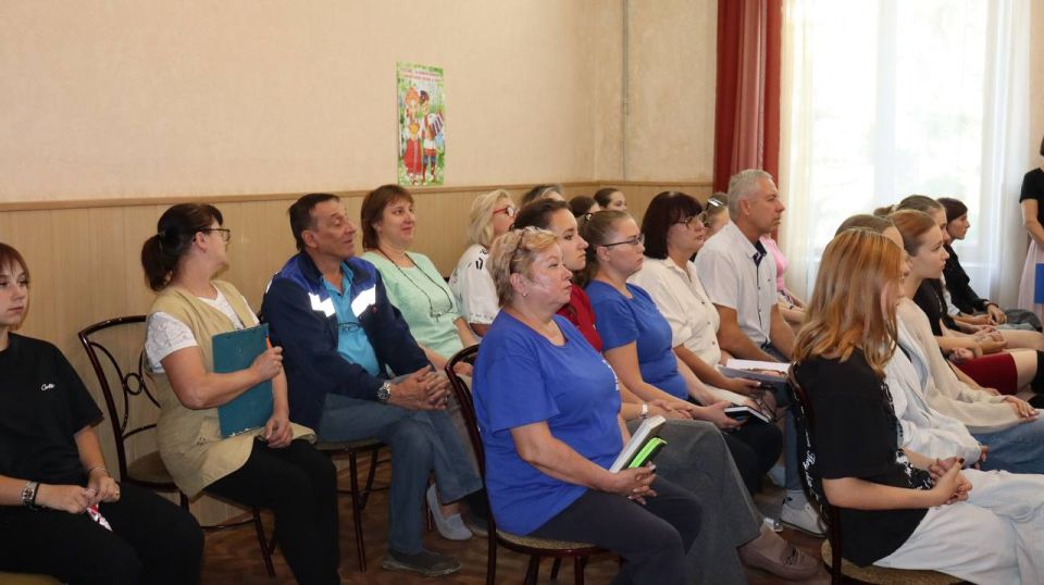 Для участников художественной самодеятельности и сотрудников Дворца культуры им. Кирсановой состоялась тематическая встреча «Верный сын Донбасса» приуроченная годовщине смерти Народного артиста СССР и Героя Донецкой Народной...