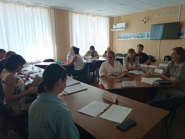 4 сентября в администрации Амвросиевского муниципального округа состоялось очередное заседание комиссии по делам несовершеннолетних и защите их прав под председательством председателя комиссии Крюковой Елены Николаевны